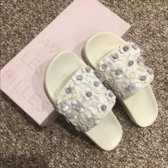 Avec Les Filles white floral slide sandals - Picture 5 of 5